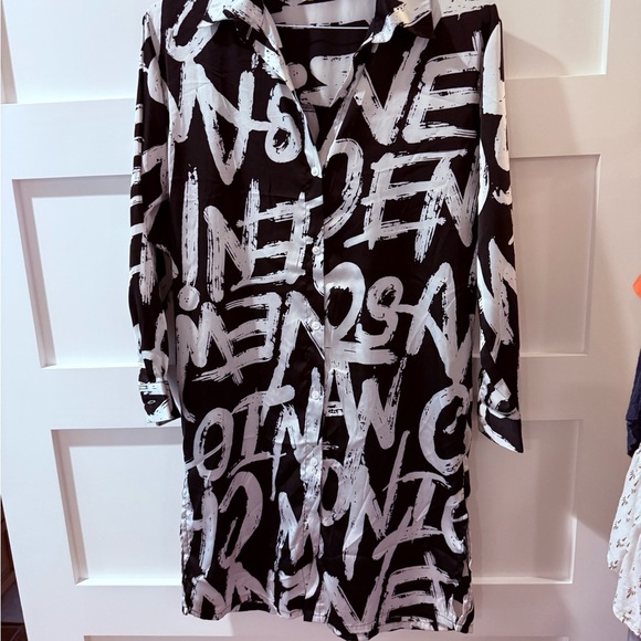 Black and White Graphic letter button down Shirt Dress size small - Picture 1 of 8